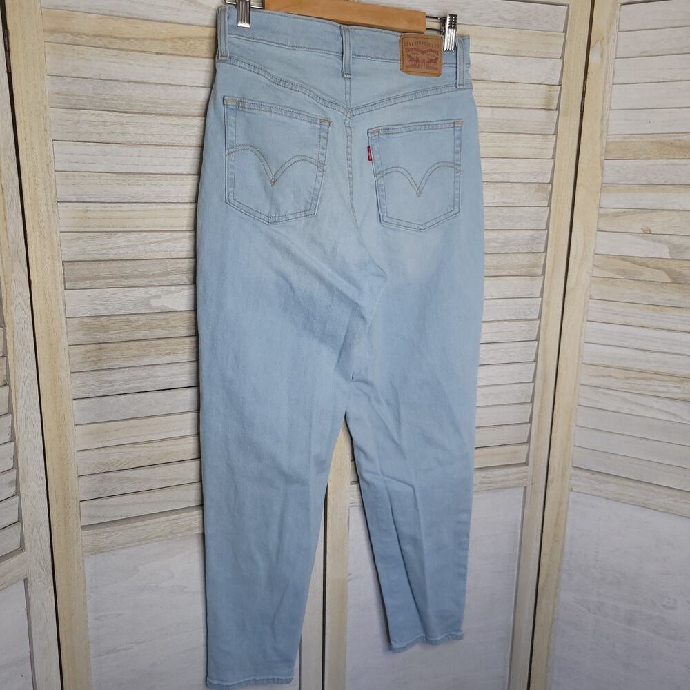 LEVI’S Size 28 High Waisted Light Wash Stretch Denim Mom Tapered Jeans 6 Ankle